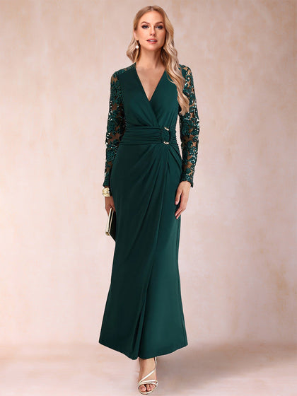 Etui-Linie/Säulenkleid mit V-Ausschnitt, langen Ärmeln und Applikationen für die Brautmutter