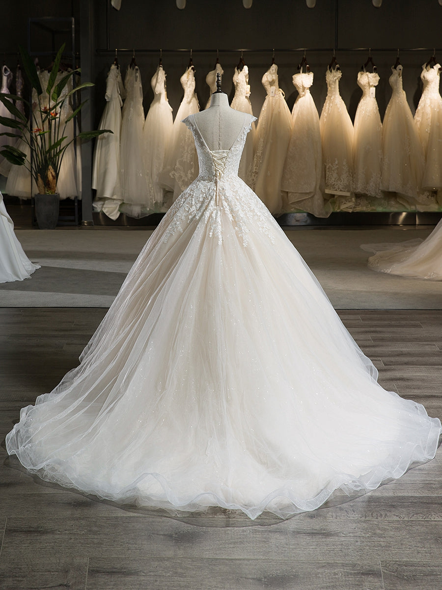 Brautkleider in Duchesse-Linie mit V-Ausschnitt Ärmellos Tüll-Applikation Hofschleppe
