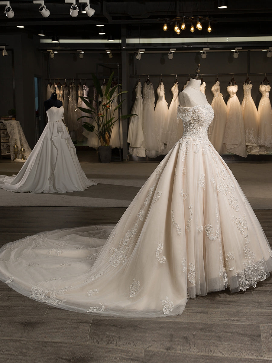 Schulterfreies Brautkleider in Duchesse-Linie mit Kurzen Ärmeln Tüllapplikation Und Perlenstickerei Hofschleppe