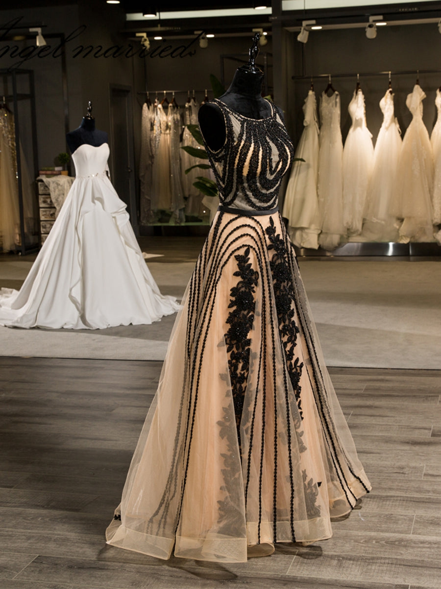 Besondere Bodenlange Brautkleider Im A-Linien-/Prinzessin-Stil mit Rundhalsausschnitt Ärmelloser Applikation Und Perlenbesetztem Organza