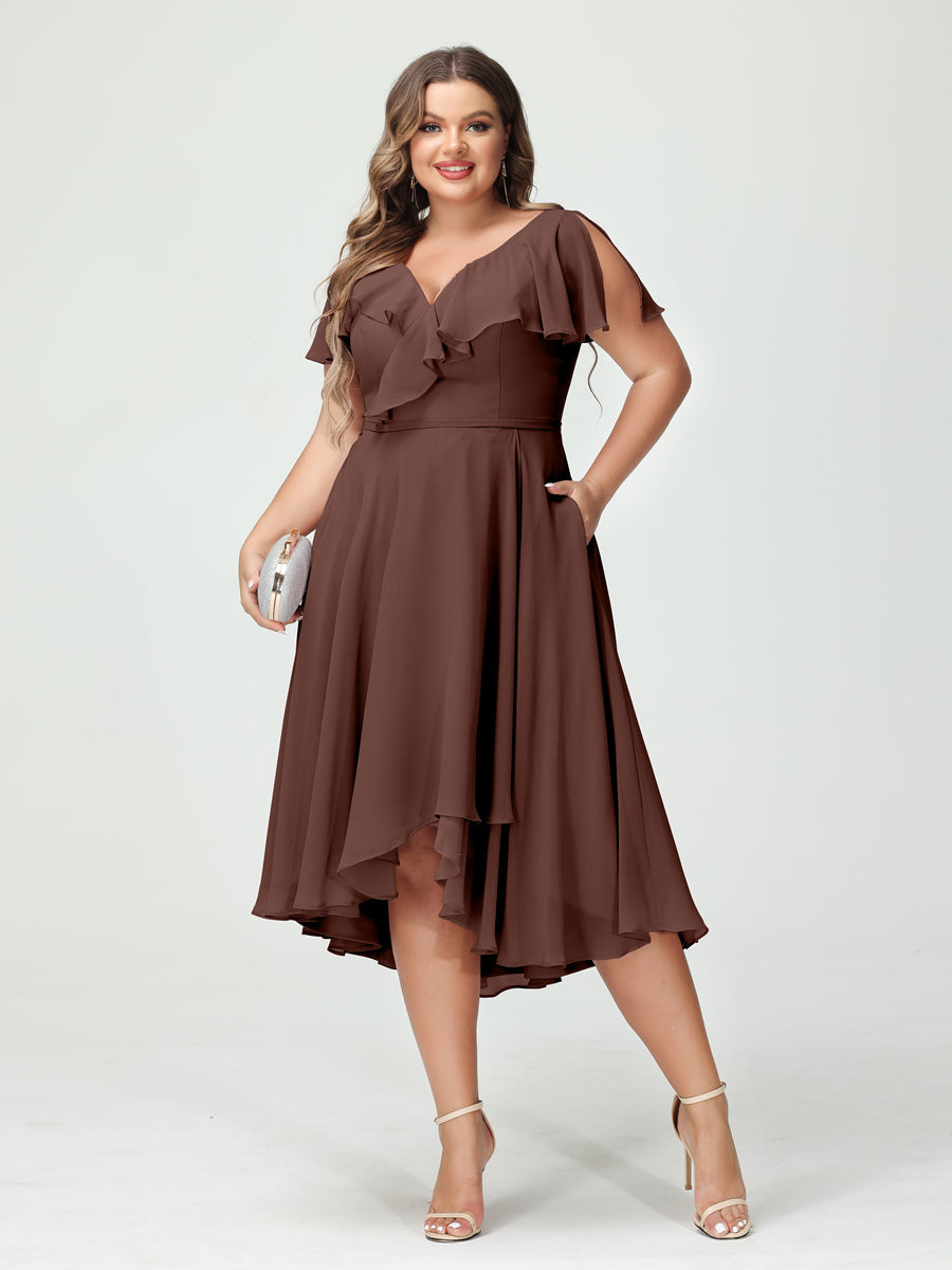 A-Linie/Prinzessin V-Ausschnitt Kurze Ärmel Chiffon Rüschen Hoch-Tief Übergröße Brautjungfernkleider mit Taschen