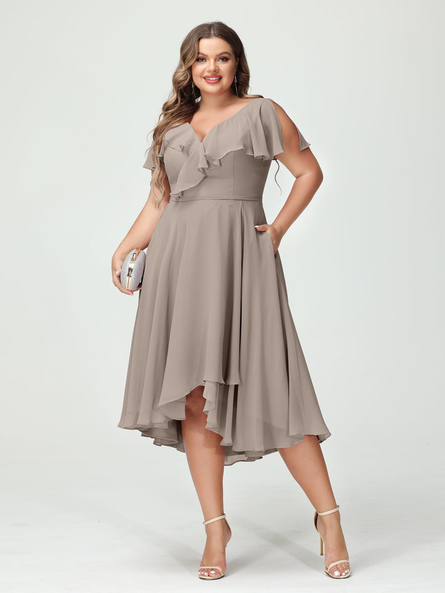 A-Linie/Prinzessin V-Ausschnitt Kurze Ärmel Chiffon Rüschen Hoch-Tief Übergröße Brautjungfernkleider mit Taschen