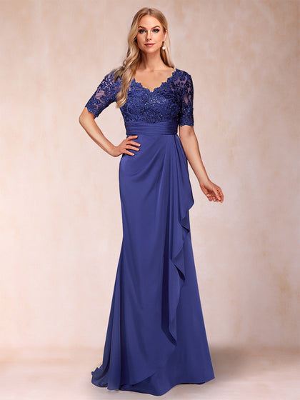 Etui-/Säulen-Kleid mit V-Ausschnitt, kurzen Ärmeln und Applikationen und Rüschen für die Brautmutter