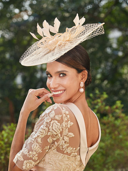 Elegante Tüll Fascinators mit Federn